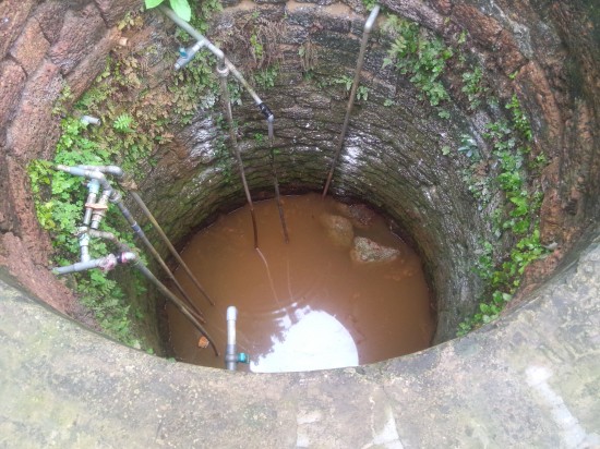 hinh-anh-nuoc-gieng-bi-nhiem-ban